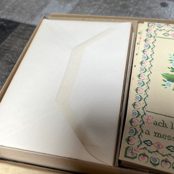 Vintage Needlepoint Notes Cards and Envelopes from Coronation Collection - Picture 2 of 5